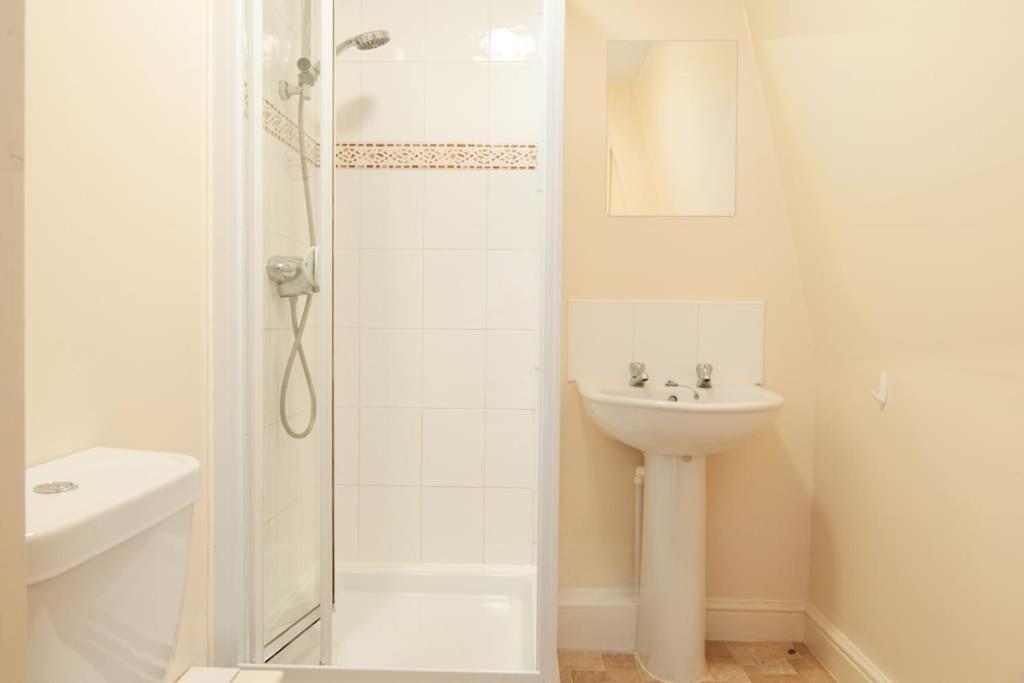 *New* 2-Bed Modern Apartment Burton-upon-Trent Exterior foto