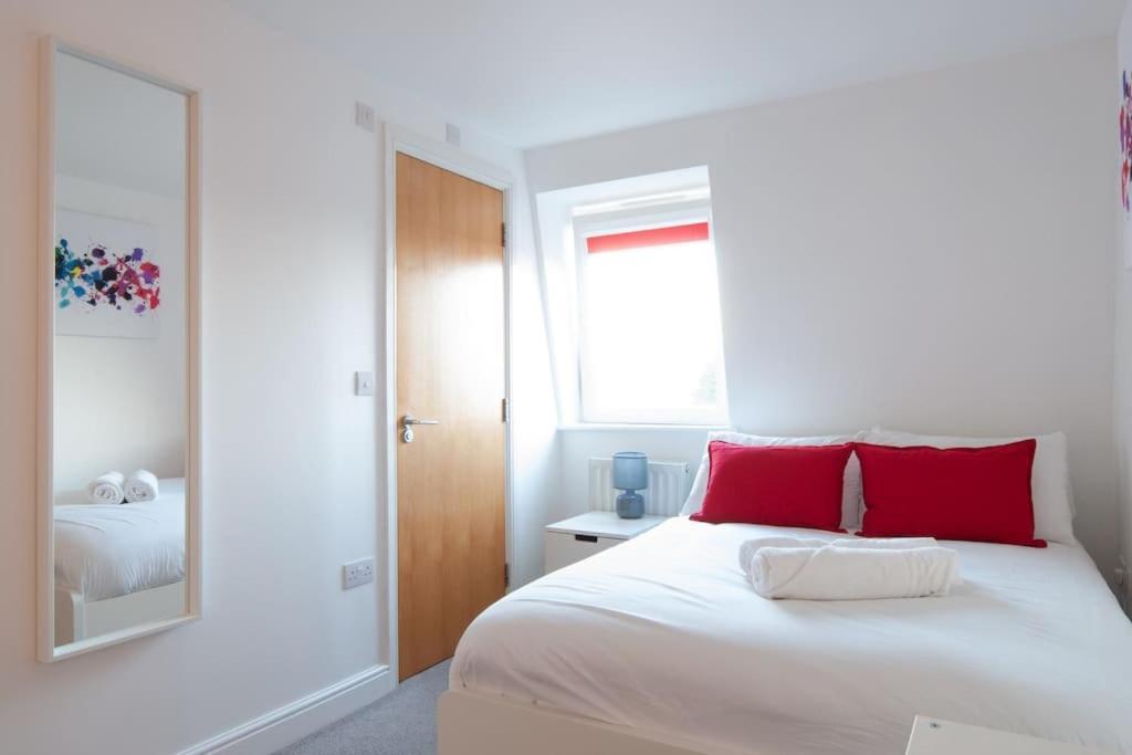 *New* 2-Bed Modern Apartment Burton-upon-Trent Exterior foto
